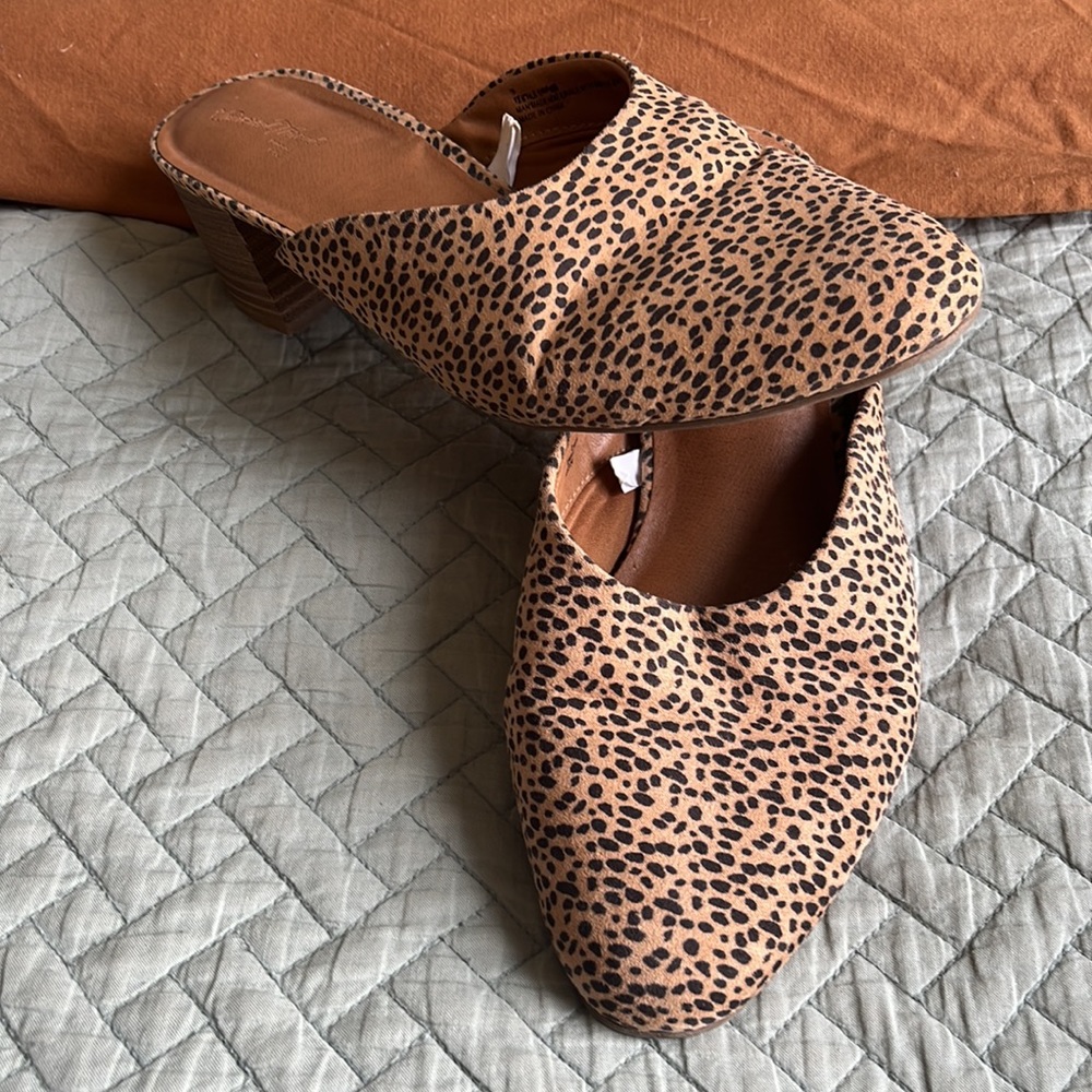 Heeled Mules - Cheetah Pattern - Picture 3 of 3